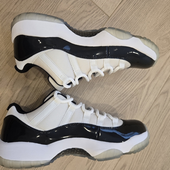 Jordan 11 Low - Concord - Picture 7 of 11